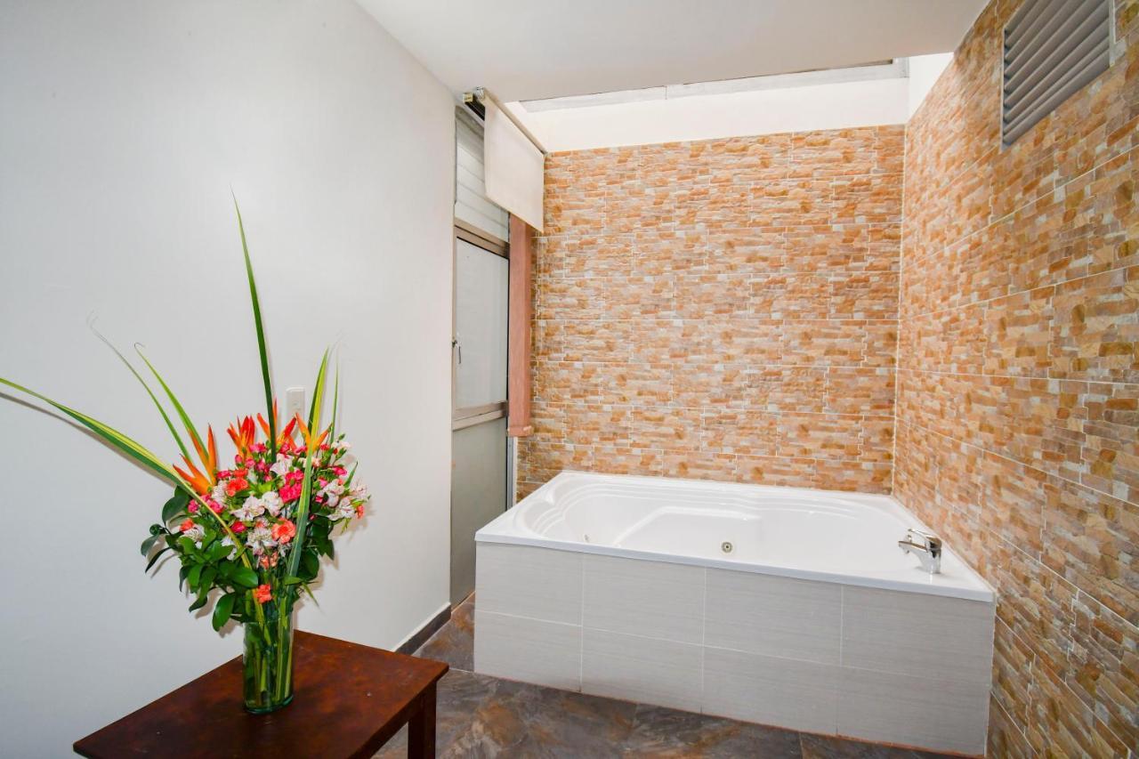 Hotel Monarca Armenia Εξωτερικό φωτογραφία